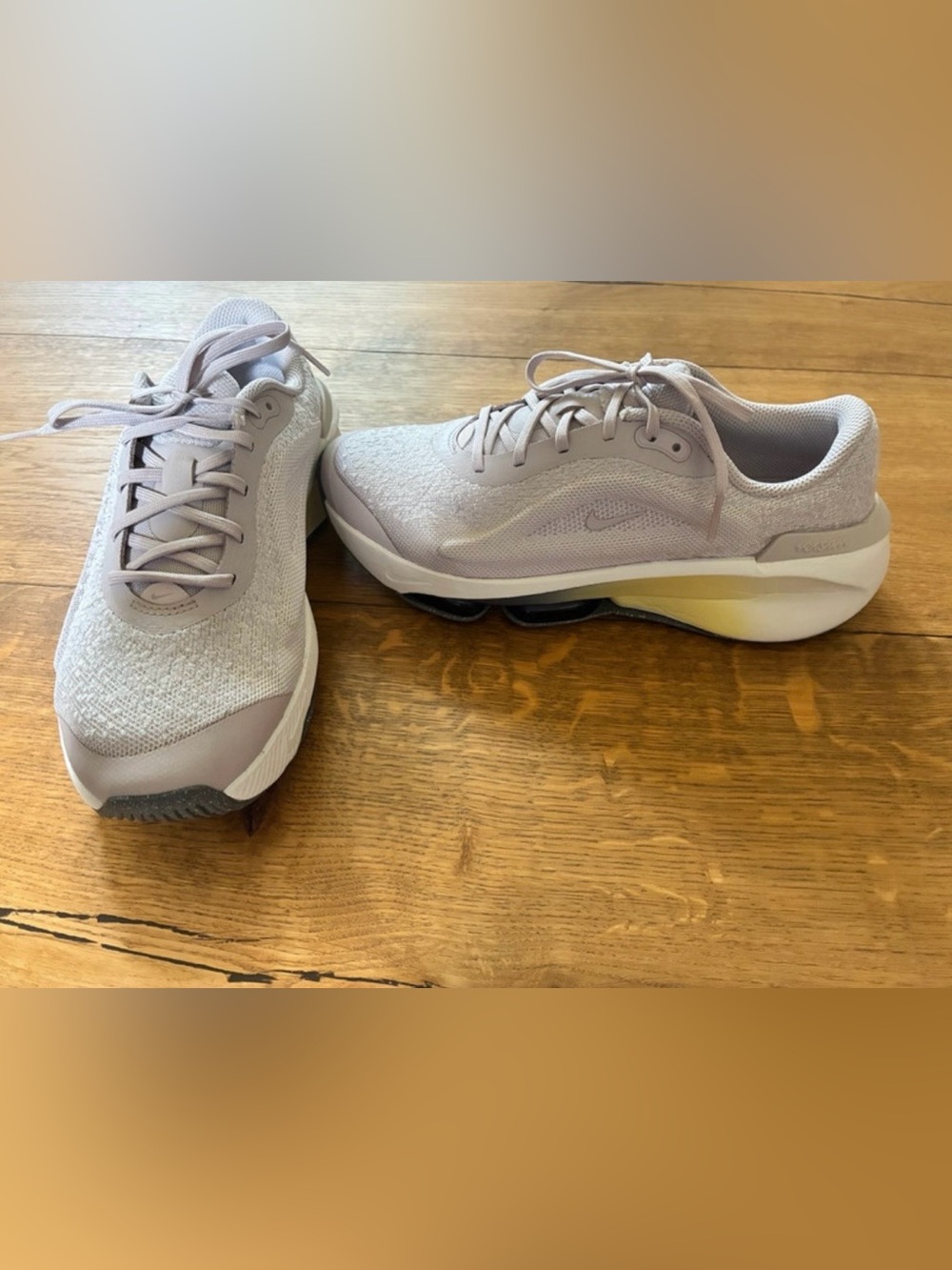 Brand New! Nike Lilac Colored Versair Size 8.5